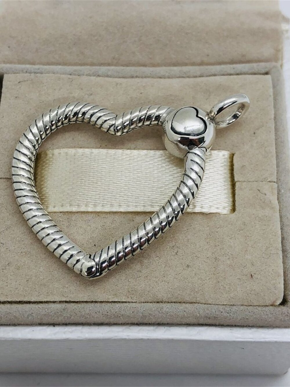 ✨🔥Pandora Moments Heart Charm Pendant - Picture 3 of 5